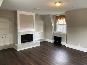 35 Main St, Unit #1 in Franklin, NJ - Foto de edificio - Building Photo