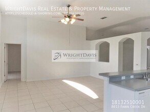 8613 Fawn Creek Dr in Tampa, FL - Building Photo - Building Photo
