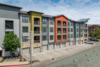 Axis Hamilton in San Antonio, TX - Building Photo - Building Photo
