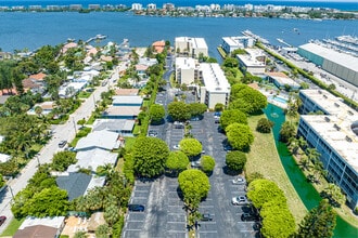 Hidden Harbour Condominiums in Lantana, FL - Foto de edificio - Building Photo