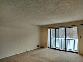 19 Mendrey Ct in Trenton, NJ - Building Photo