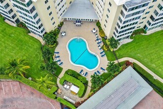 3410 Gulf Shore Blvd N in Naples, FL - Foto de edificio - Building Photo