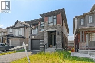 34 Sportsman Hill St in Kitchener, ON - Building Photo - Building Photo