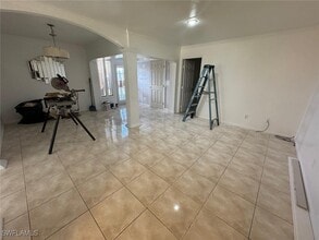 618 SE 12th Ct in Cape Coral, FL - Building Photo - Building Photo