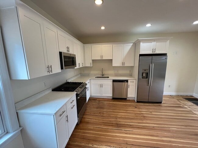 14 Humboldt Pl, Unit 1