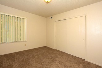 Bear Creek Park Apartments in Merced, CA - Building Photo - Building Photo