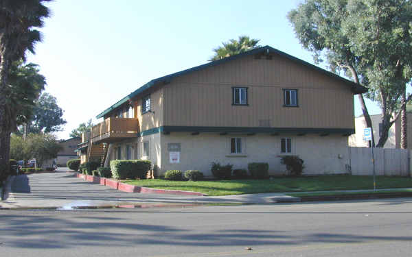 1915 E Grand Ave in Escondido, CA - Building Photo - Building Photo