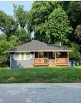 2319 Beecher Rd SW in Atlanta, GA - Building Photo