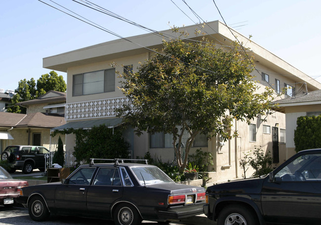 12236 Manor Dr. in Hawthorne, CA - Foto de edificio - Building Photo