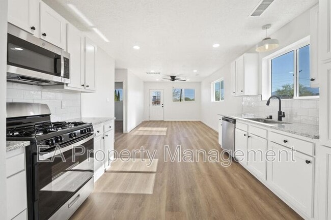 804 Aztec Rd NW in Albuquerque, NM - Building Photo - Building Photo