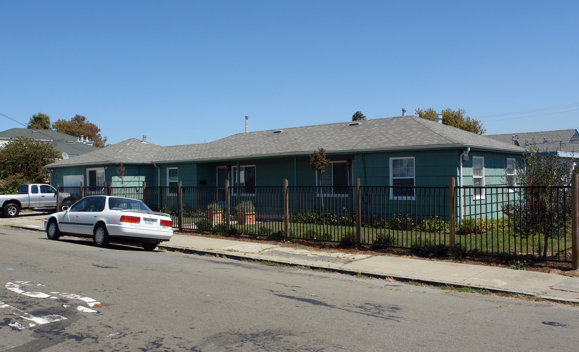 400-404 32nd St in Richmond, CA - Building Photo