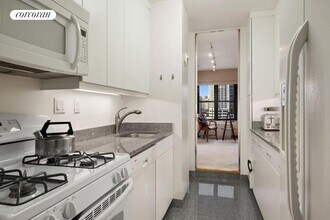 20 W 64th St in New York, NY - Building Photo - Building Photo