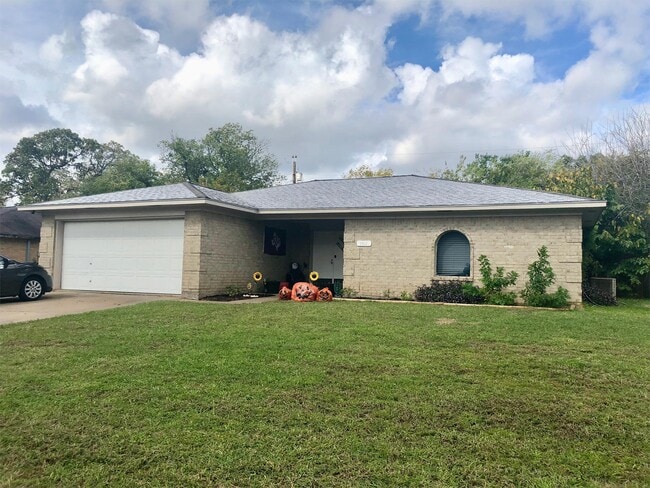 1411 Holik Dr in College Station, TX - Building Photo - Building Photo