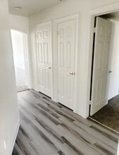 Lakeshore Apartments - Lake Views! in Davis, CA - Foto de edificio - Building Photo