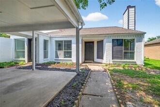 8538 Triple Crown Dr in Houston, TX - Building Photo - Building Photo