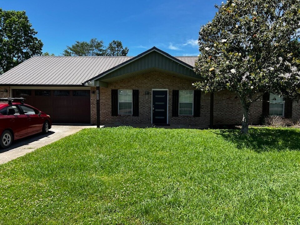 2931 Best Rd in Maryville, TN - Building Photo