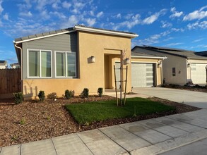 967 Maclure Ave in Madera, CA - Building Photo - Building Photo