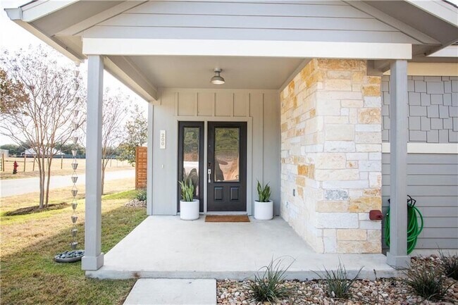 200 Rose Dr in Dripping Springs, TX - Building Photo - Building Photo