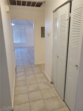 925 Willow Tree Dr in Las Vegas, NV - Building Photo - Building Photo