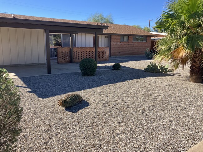 7426 E Montecito Dr in Tucson, AZ - Building Photo - Building Photo