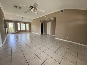 9511 Elmview Dr in Houston, TX - Building Photo - Building Photo