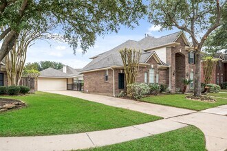 5622 Lake Pl Dr in Houston, TX - Building Photo - Building Photo