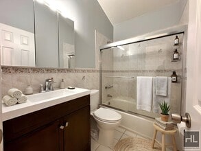 JEFFERSON AVENUE, Unit 2 in Staten Island, NY - Foto de edificio - Building Photo