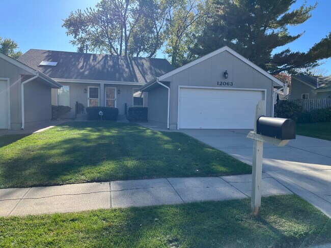 12063 Burdette Cir in Omaha, NE - Building Photo - Building Photo