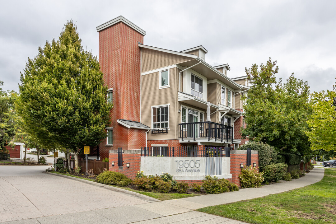 Clayton Rise in Surrey, BC - Building Photo