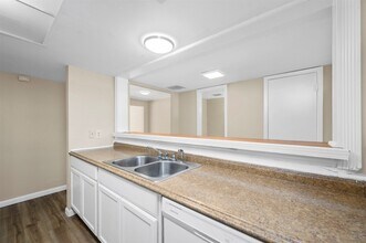 7236 Crownwest St in Houston, TX - Building Photo - Building Photo