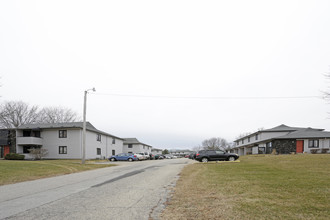 Stratford Apartments in East Peoria, IL - Foto de edificio - Building Photo