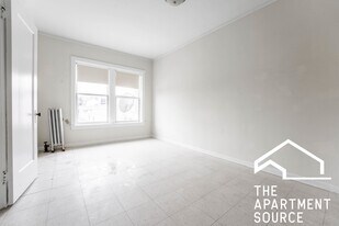 2714 N Milwaukee Ave in Chicago, IL - Building Photo