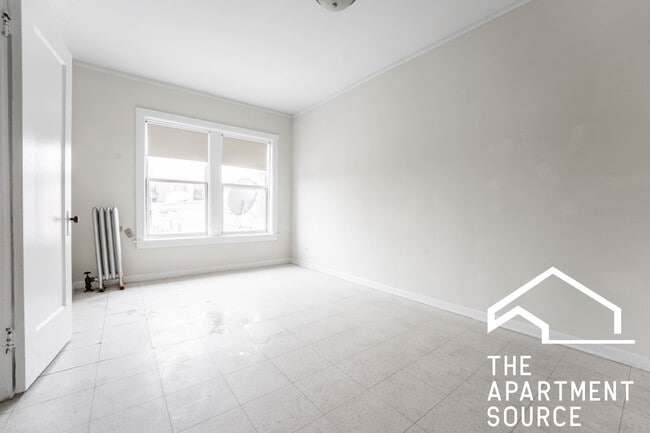 2714 N Milwaukee Ave