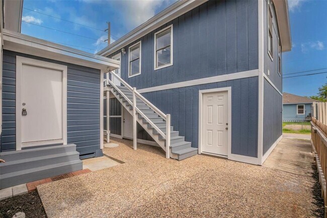 5220 Avenue P 1/2 Rear in Galveston, TX - Building Photo - Building Photo