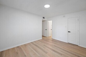 700 Lyle W Ave in Cleveland, TX - Building Photo - Building Photo