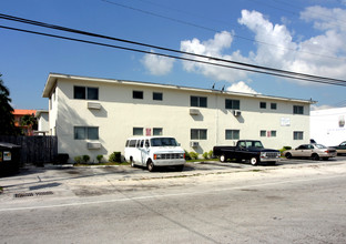 690 NE 133rd St in Miami, FL - Building Photo - Building Photo