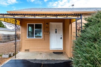 981 Lansing St in Aurora, CO - Building Photo - Building Photo