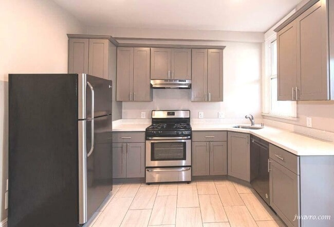 2268 Bryant St in San Francisco, CA - Building Photo - Building Photo