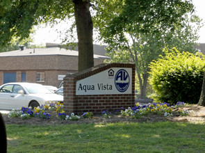 Aqua Vista Apartments in Newport News, VA - Foto de edificio - Building Photo