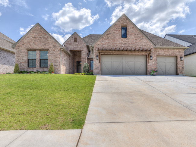 3924 Stone Hl Ln in Edmond, OK - Building Photo - Building Photo