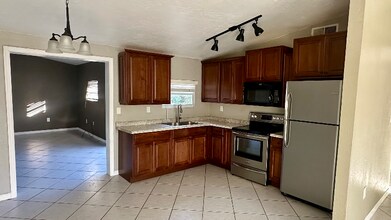 1218 Sultana St in Port Charlotte, FL - Building Photo - Building Photo