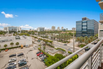 18800 NE 29th Ave, Unit 704 in Aventura, FL - Building Photo - Building Photo