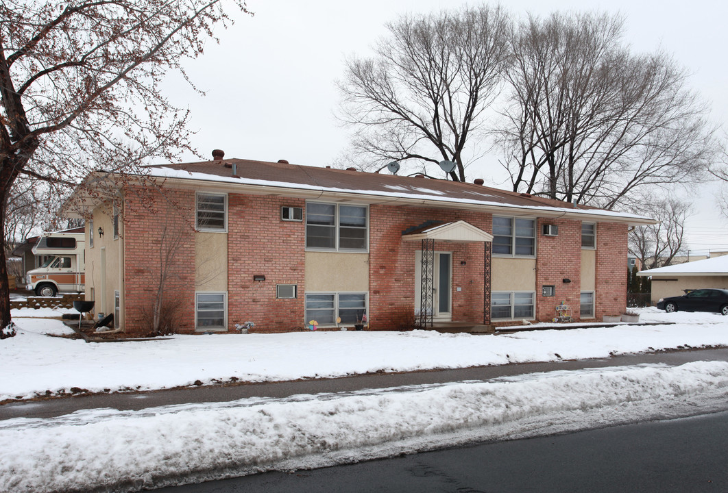 4100-4010 Lakebreeze Ave in Brooklyn Center, MN - Building Photo