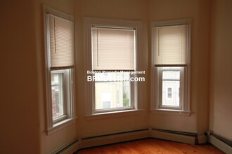 76 Hano St, Unit 76 in Boston, MA - Foto de edificio - Building Photo