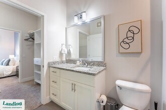 480 N Orange Ave, Unit 613 in Orlando, FL - Foto de edificio - Building Photo