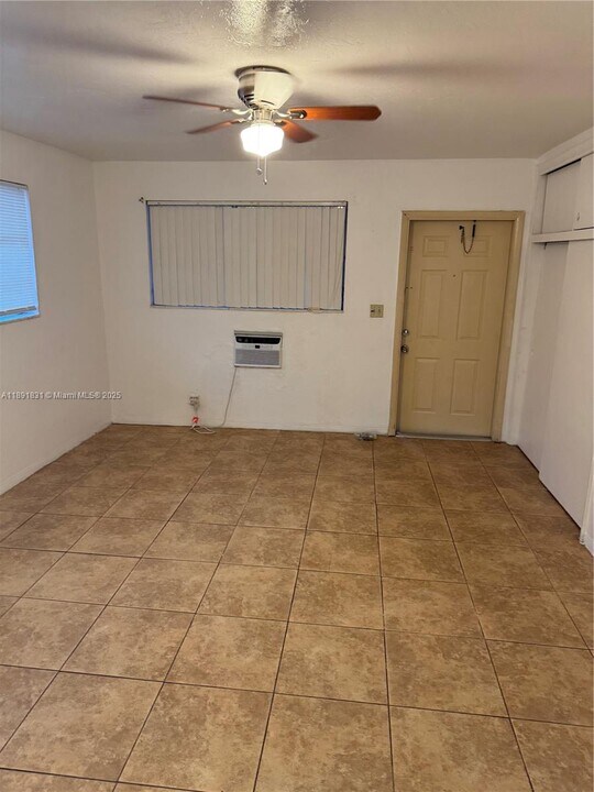 1721 Plunkett St in Hollywood, FL - Building Photo