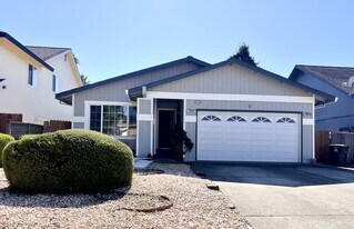 1569 Golf Course Dr in Rohnert Park, CA - Building Photo