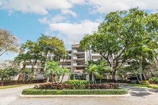 2025 Lavers Cir in Delray Beach, FL - Building Photo