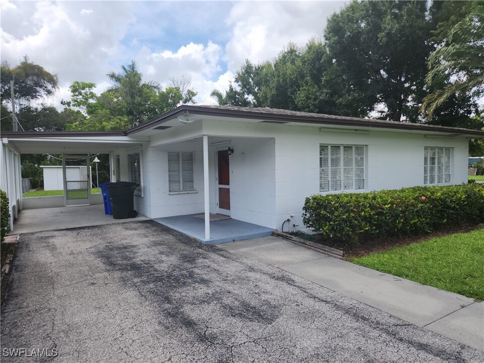 1652 Houston Dr in Ft. Myers, FL - Building Photo