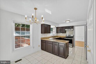 11405 Classical Ln in Silver Spring, MD - Building Photo - Building Photo